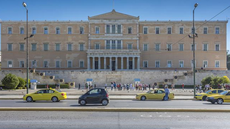 Deutsche Welle: Διαχειρίσιμο το ελληνικό χρέος και χωρίς ελάφρυνση