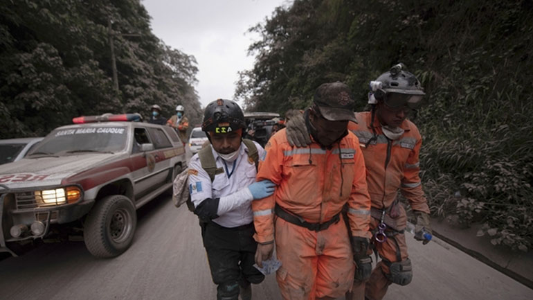 Γουατεμάλα: Άρχισαν εκ νέου οι έρευνες για τον εντοπισμό επιζώντων κοντά στο ηφαίστειο Φουέγκο