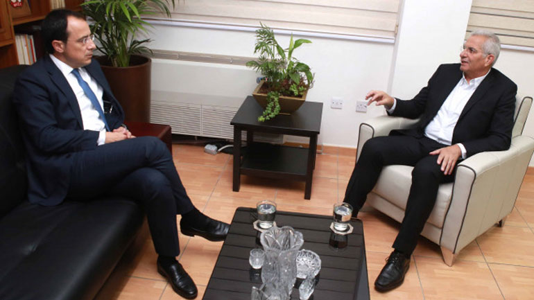 To Κυπριακό συζήτησαν ο ΥΠΕΞ, Ν. Χριστοδουλίδης και ο γ.γ. του ΑΚΕΛ, Α. Κυπριανού
