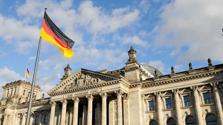 Γερμανία: Η απόφαση για το ελληνικό χρέος θα ληφθεί εγκαίρως