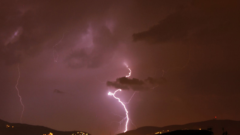 Κεραυνός σκότωσε οδηγό μοτοσυκλέτας