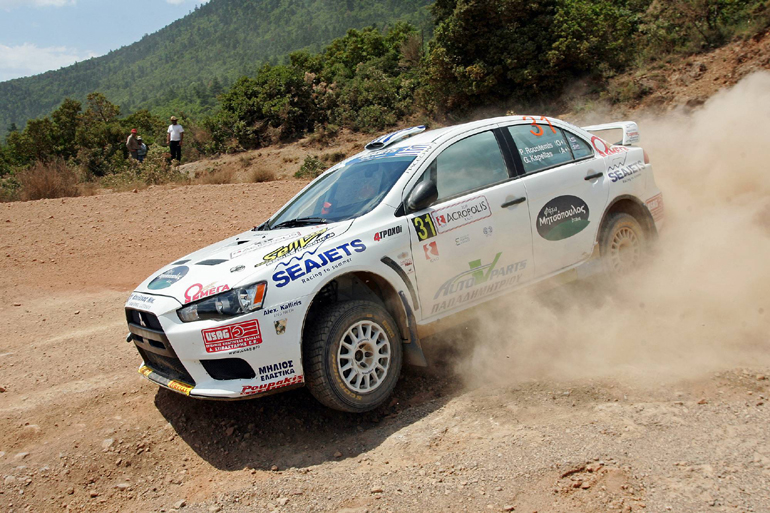 Οι Παναγιώτης Ρουστέμης και Γιώργος Καπέλλας ήταν οι ταχύτεροι ανάμεσα στα αυτοκίνητα της κατηγορίας Ν. Μάλιστα ο Ρουστέμης junior έγινε ο νεότερος Έλληνας που ολοκλήρωσε το Ράλι Ακρόπολις...