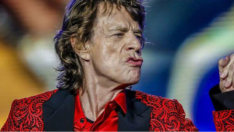 Το μωρό του Mick Jagger σε τουρνέ μαζί με τον πατέρα του