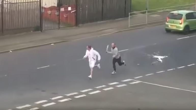 Τον πήρε στο κυνήγι με μια ματσέτα