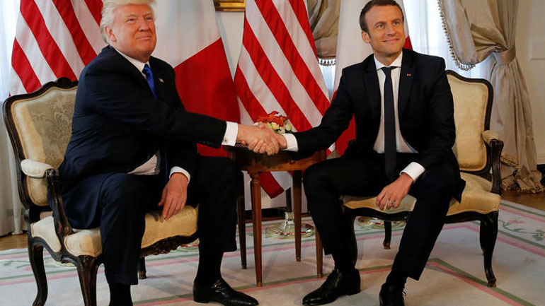 Μακρόν: «Οι τηλεφωνικές συνομιλίες με τον Τραμπ είναι σαν τα λουκάνικα: Καλύτερα μην ξέρεις τι έχουν μέσα»