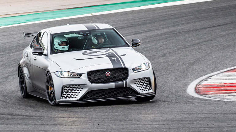 Η Jaguar XE SV Project 8 βάζει… φωτιές με τις επιδόσεις της