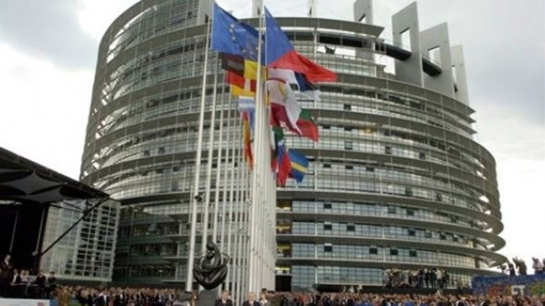 Ευρ. Κοινοβούλιο.: Πρόκειται να τεθεί ένα όριο στις χρεώσεις τηλεφωνικών κλήσεων από μια χώρα της Ένωσης σε άλλη