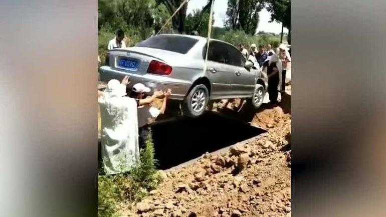 Ζήτησε να τον θάψουν στο αυτοκίνητό του και η επιθυμία του πραγματοποιήθηκε