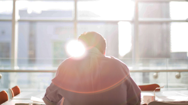 5 απλοί τρόποι για να μην κοιμηθείς στη δουλειά