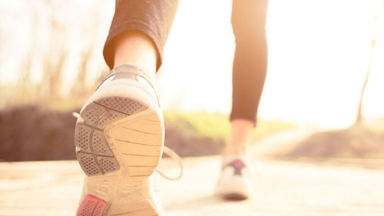 Συνδέεται το ταχύτερο περπάτημα με τη μακροζωία;