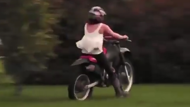 Δίτροχα fails με… άρωμα γυναίκας