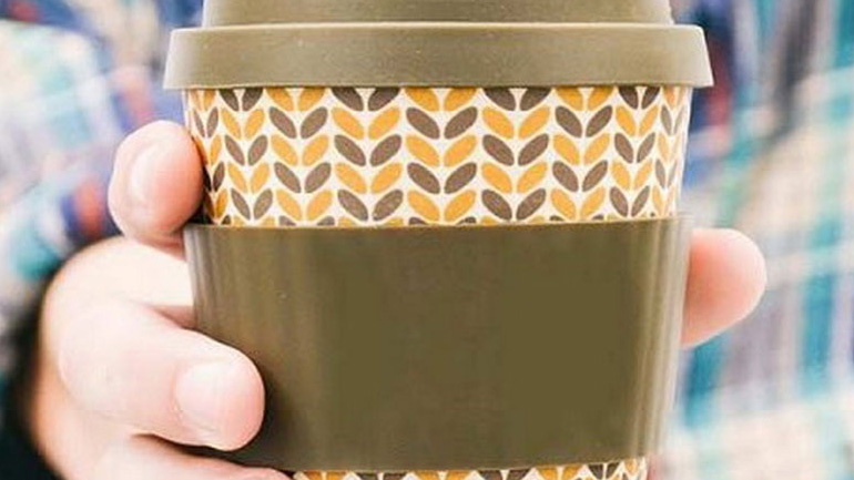 Συνολικά 300 εκατ. πλαστικά ποτήρια τον χρόνο καταναλώνουν οι Έλληνες μόνον για τον καφέ τους