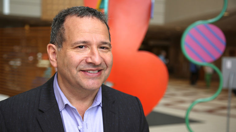 Ο Αμερικανός σκηνοθέτης  Στίβεν Μπερνστάιν στη Ρόδο