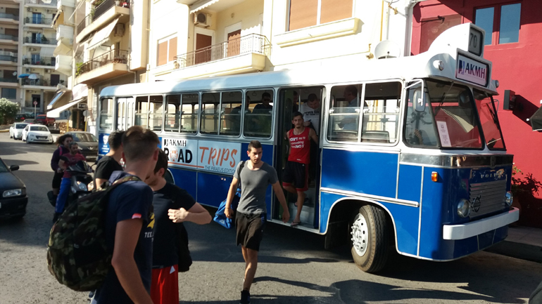 Ταξίδι στο χρόνο με το Volvo SB58 στις γειτονιές του Πειραιά