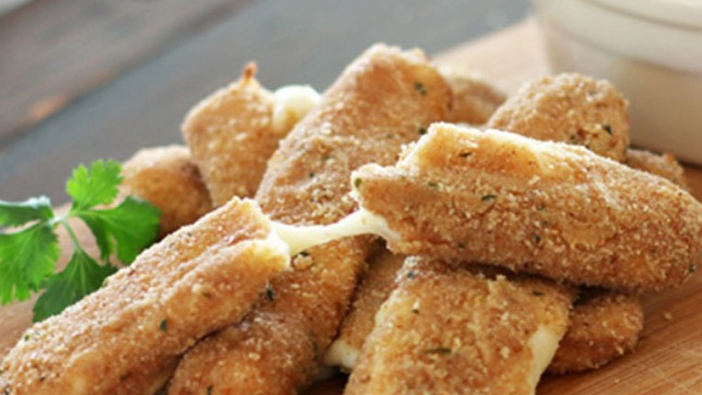 Νόστιμα μπαστουνάκια μοτσαρέλας