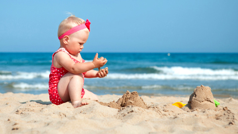 Βρεφικά και παιδικά αντηλιακά: Ποια συστατικά να αποφεύγεις και ποια να προτιμάς