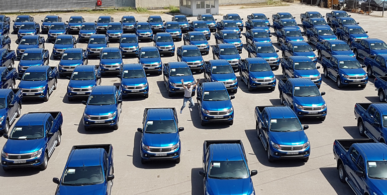 Χάνεσαι κάπου στον... αέρα όταν βρίσκεσαι ανάμεσα σε 77 Fiat Fullback!