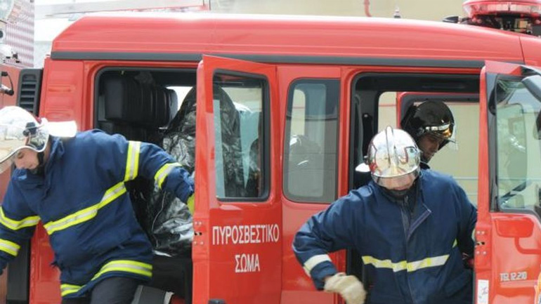 Πυρκαγιά σε κατάστημα στην Πάτρα – Λιποθύμησε άνδρας από τις αναθυμιάσεις