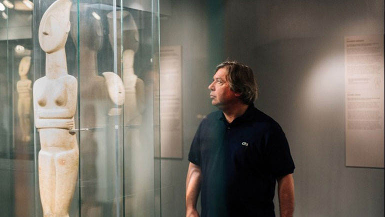 Χιούμορ και γκροτέσκο στην έκθεση του Τζορτζ Κόντο, στο Μουσείο Κυκλαδικής Τέχνης