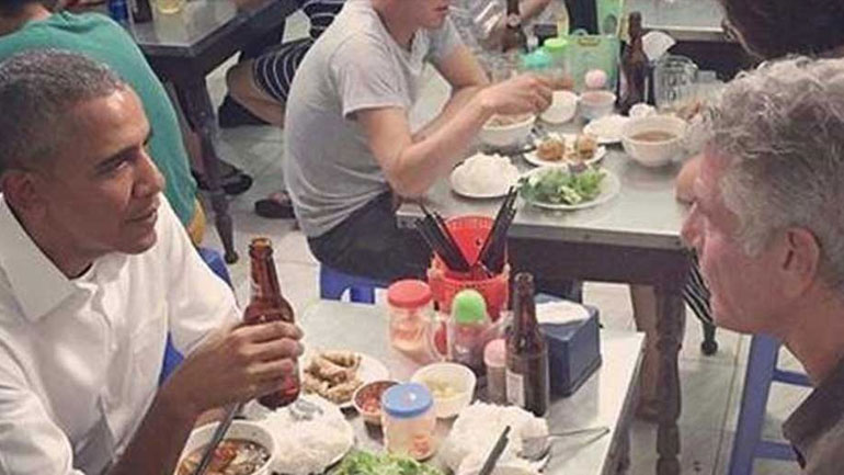 Anthony Bourdain: H συνάντηση με τον Barack Obama σε ένα ταπεινό εστιατόριο