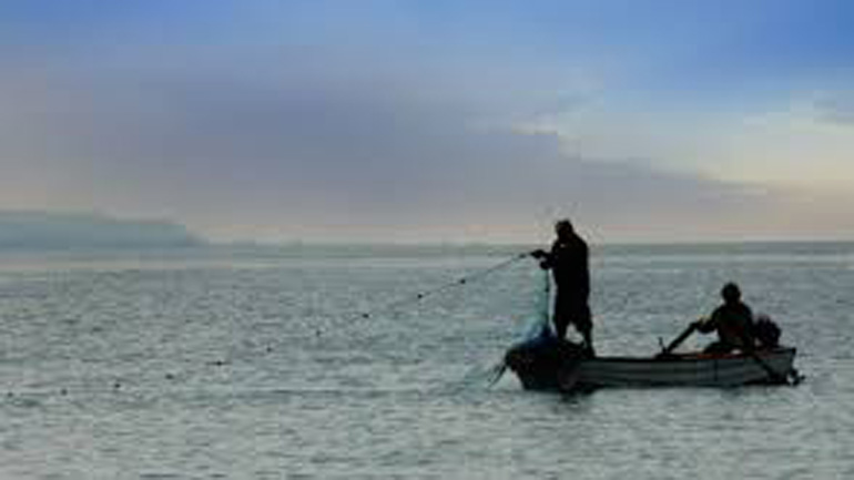 Ψάρεψε αρχαίο αμφορέα