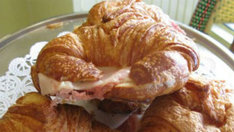 Κρουασάν με ζαμπόν και τυρί