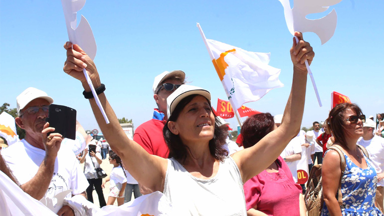 Κύπρος: Πορεία Ειρήνης με αίτημα την απομάκρυνση των Βρετανικών βάσεων