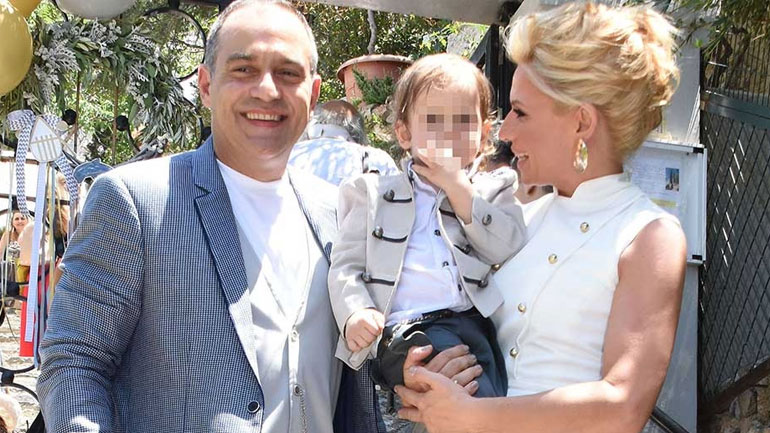 Καραβάτου – Κατσούλης: Το φωτογραφικό άλμπουμ από την βάπτιση του γιου τους!