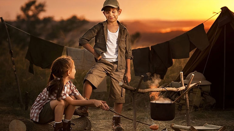 Κατασκήνωση: Τι πρέπει να έχει μέσα η βαλίτσα του παιδιού