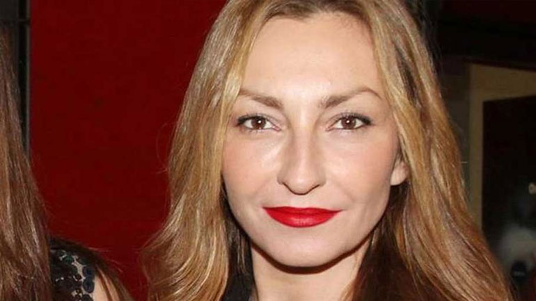 Ρούλα Ρέβη: Μίνι απόδραση στη Τήνο με τα δίδυμα!