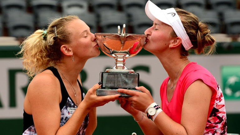 Τένις: Σινιάκοβα και Κρεϊτσίκοβα νικήτριες στο Ρολάν Γκαρός