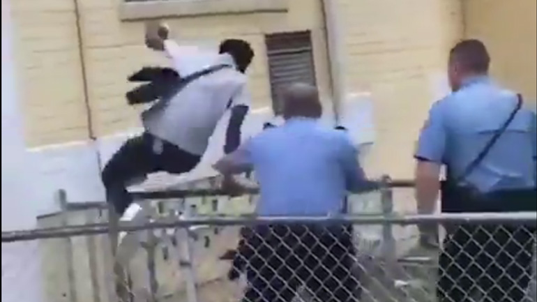 Άνδρας ξεφεύγει από τους αστυνομικούς με κινήσεις Super Mario