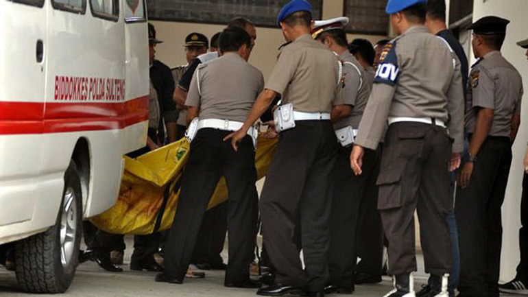 Γυναίκα ζούσε με πτώματα περιμένοντας να… αναστηθούν