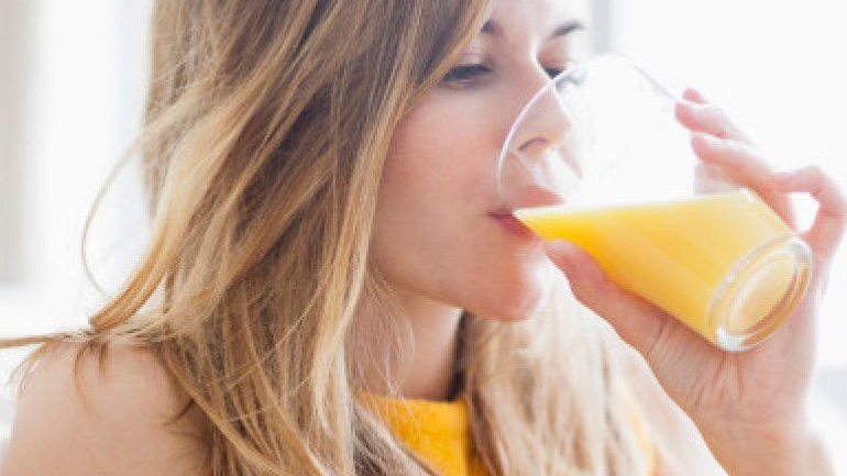 Ποια είναι η κατάλληλη ώρα της ημέρας για να απολαύσεις έναν φρέσκο χυμό πορτοκάλι;