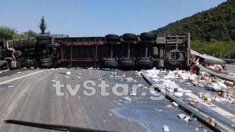 Τροχαίο με νταλίκα στην Εθνική Οδό Αθηνών – Λαμίας