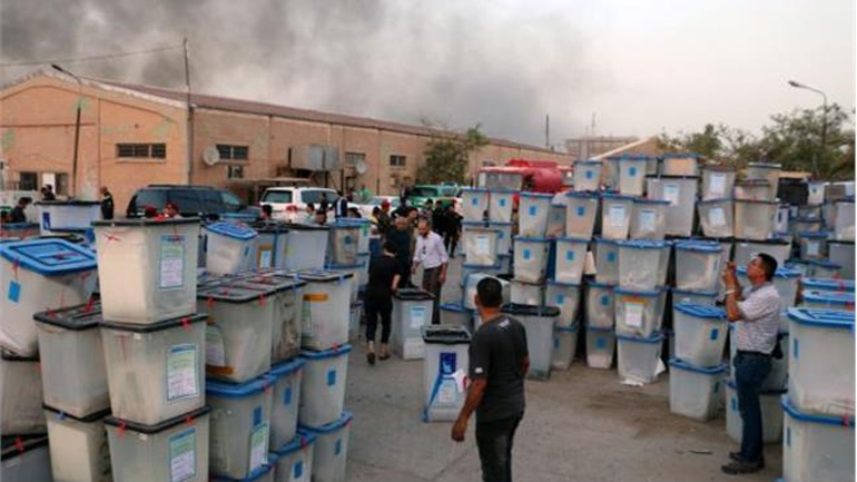 Ιράκ: Αστυνομικούς συνέλαβαν για τον εμπρησμό σε αποθήκη με εκλογικό υλικό