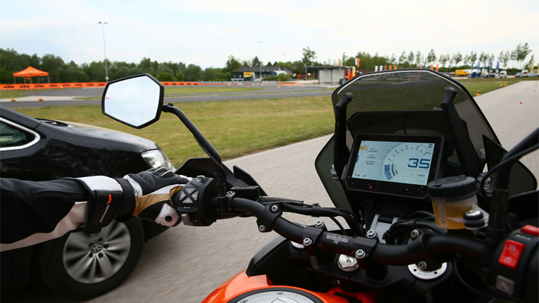 H KTM ερευνά την ενεργητική ασφάλεια στις μοτοσυκλέτες