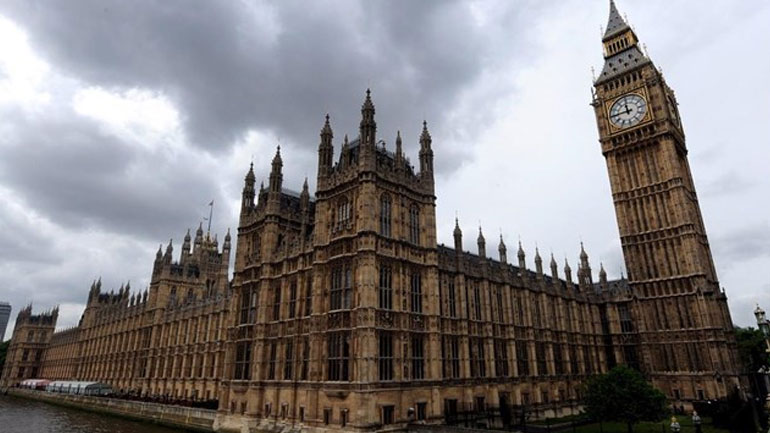 Βρετανία: Κρίσιμες ψηφοφορίες στη Bουλή