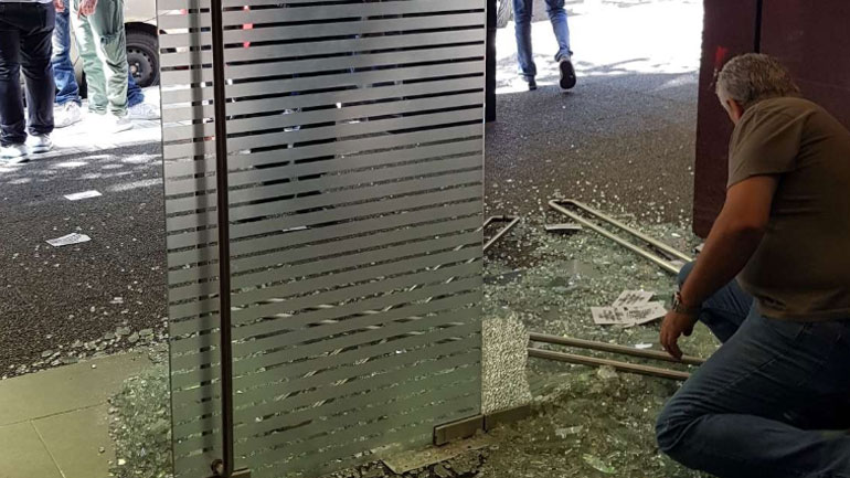 Η αμερικανική πρεσβεία ζητεί τις συλλήψεις των υπεύθυνων για τις επιθέσεις στην Ελληνοαμερικάνικη Ένωση