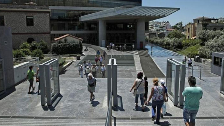 Το Μουσείο της Ακρόπολης γιορτάζει τα γενέθλιά του αγκαλιάζοντας την ψηφιακή εποχή, ενώ βάζει τέλος στα πλαστικά καλαμάκια