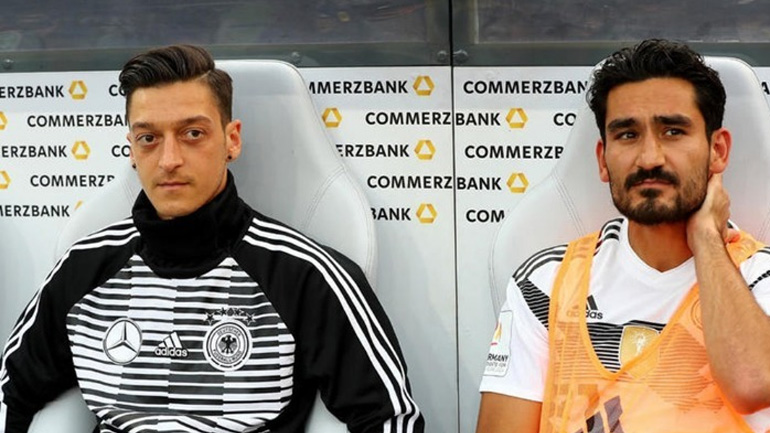 Μέρκελ και Λαμ υπέρ των δύο διεθνών