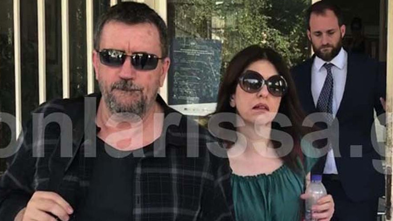Συντετριμμένη βγήκε από το δικαστήριο η Άβα Γαλανοπούλου – Στο πλευρό της ο Σπύρος Παπαδόπουλος