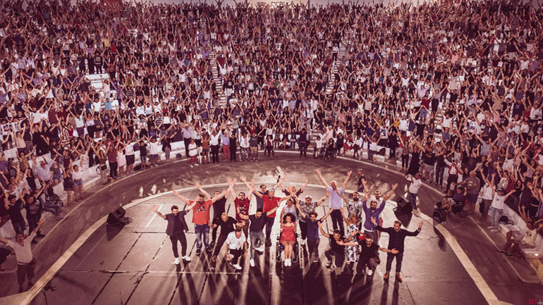 V for Vrana: Η μεγαλύτερη stand up παράσταση στην Ελλάδα έγινε για την Κατερίνα Βρανά