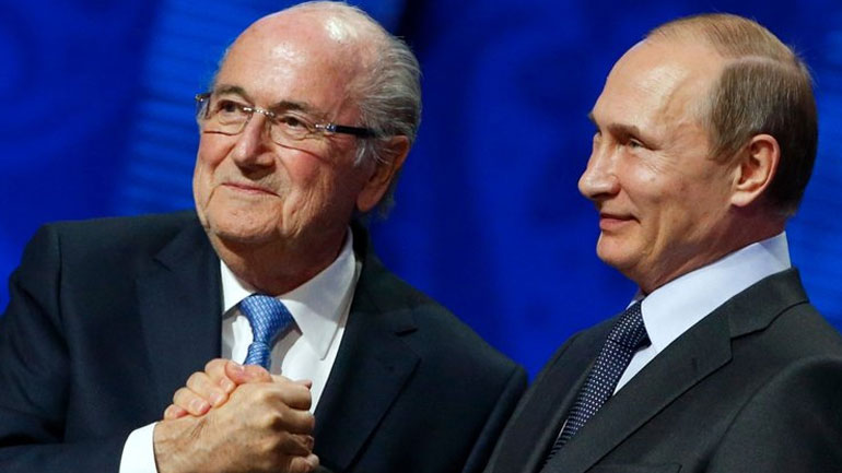 Ο Πούτιν προσκάλεσε τον Μπλάτερ στη Ρωσία