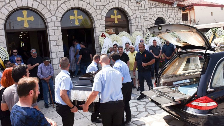 Άρης: Ράγισαν καρδιές στην κηδεία του Βασίλη Βουρτζούμη