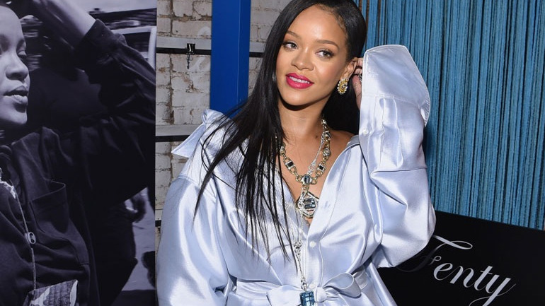 Μας είχαν λείψει πολύ αυτές οι εμφανίσεις της Rihanna!