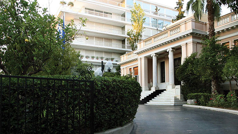 Μαξίμου για Σαμαρά: «Ασυγχώρητη η υπονόμευση, σε τόσο κρίσιμες εθνικά στιγμές, της συνταγματικής τάξης»