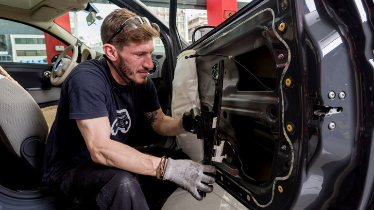 Πόσο κοστίζει η επισκευή του γρύλου στο παράθυρο αυτοκινήτου;