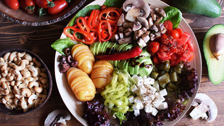 Detox σαλάτα με πατάτες και λαχανικά