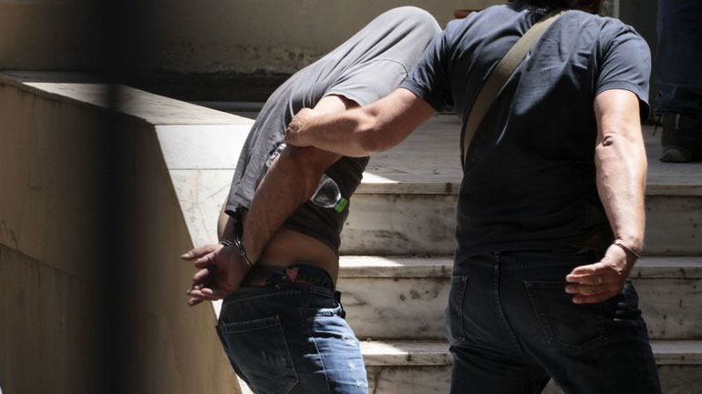 Άμφισσα: Κάτω από δρακόντεια μέτρα ασφαλείας απολογείται ο κρεοπώλης που σκότωσε τη 13χρονη